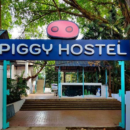 Piggy Calangute By Urban Nomads - Dorms & Pvt Rooms GOA Ngoại thất bức ảnh