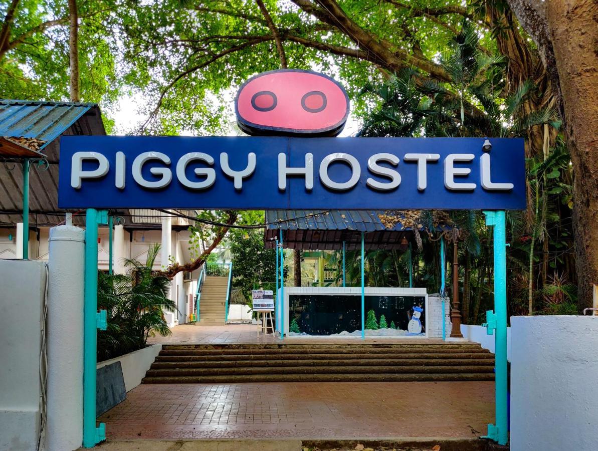 Piggy Calangute By Urban Nomads - Dorms & Pvt Rooms GOA Ngoại thất bức ảnh