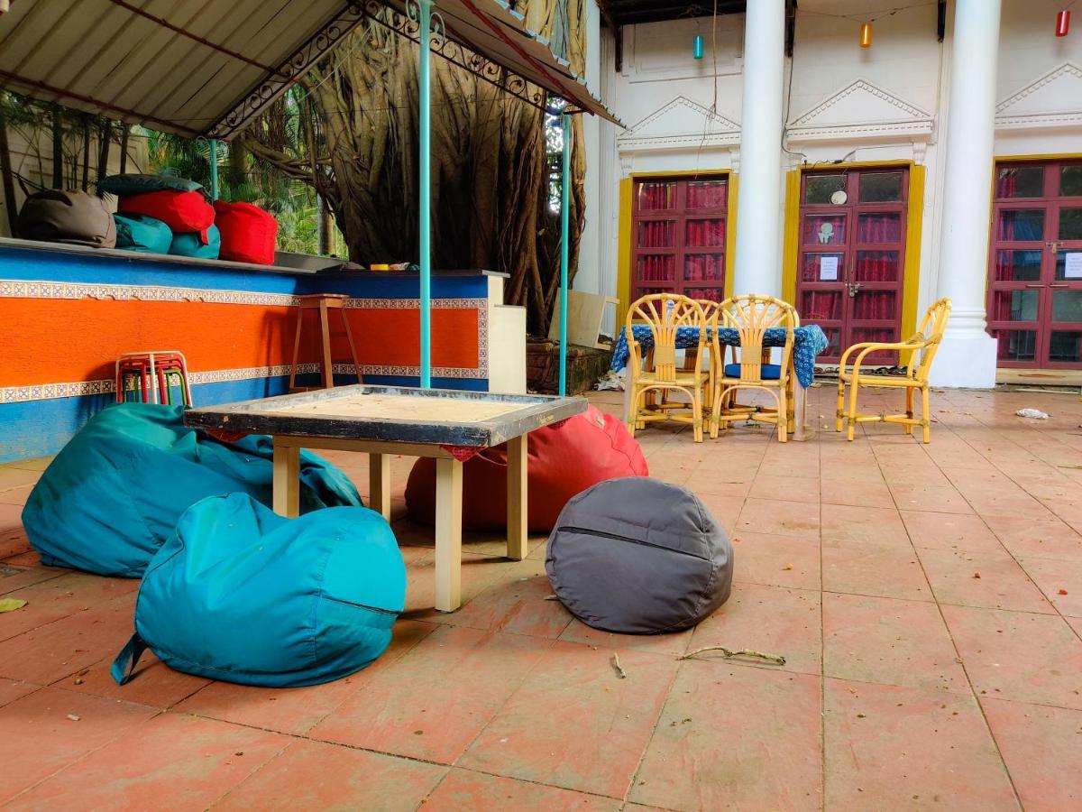 Piggy Calangute By Urban Nomads - Dorms & Pvt Rooms GOA Ngoại thất bức ảnh