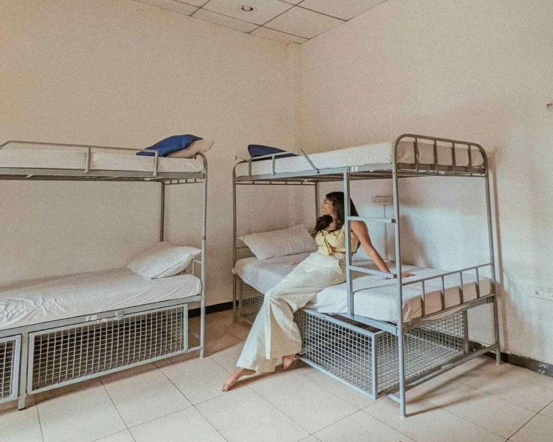 Piggy Calangute By Urban Nomads - Dorms & Pvt Rooms GOA Ngoại thất bức ảnh