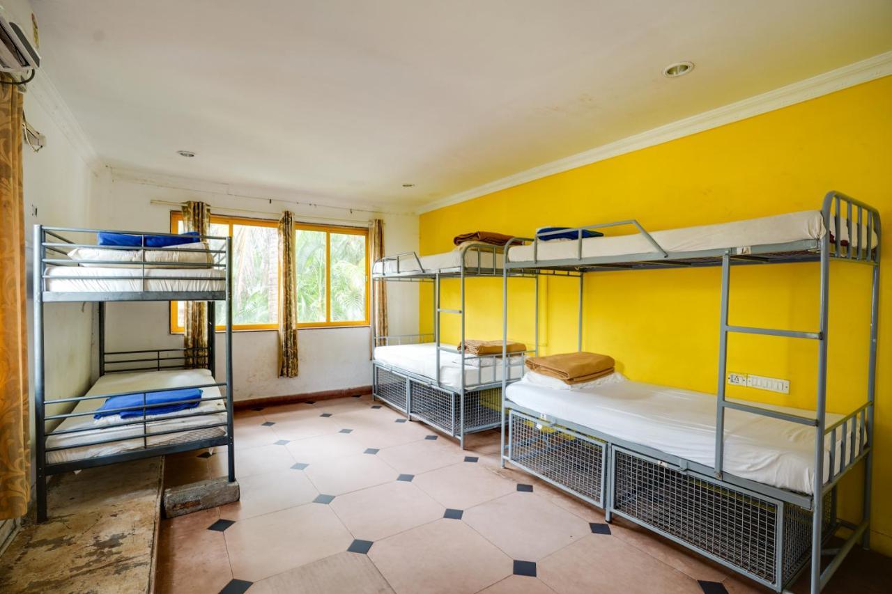 Piggy Calangute By Urban Nomads - Dorms & Pvt Rooms GOA Ngoại thất bức ảnh