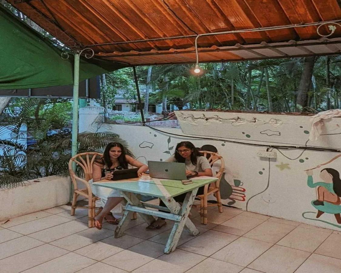 Piggy Calangute By Urban Nomads - Dorms & Pvt Rooms GOA Ngoại thất bức ảnh