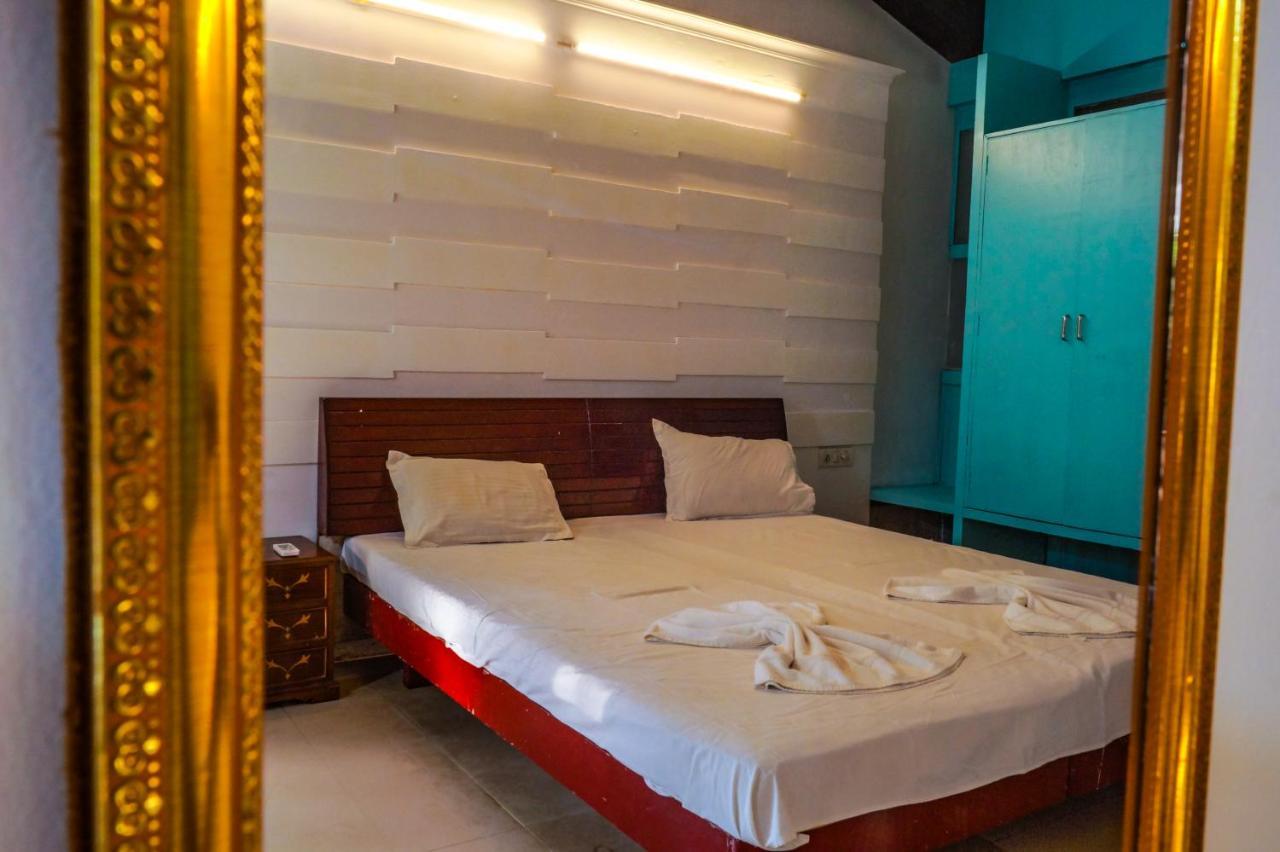 Piggy Calangute By Urban Nomads - Dorms & Pvt Rooms GOA Ngoại thất bức ảnh